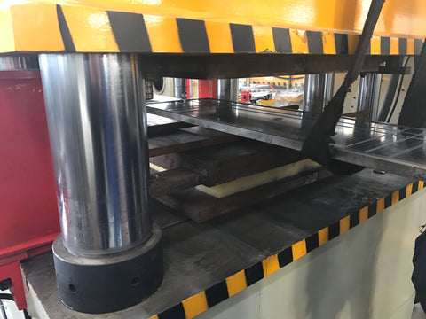 ACCURL sheet metal embossing machine 2000 tons security door horizontal hydraulic press on China WDMA